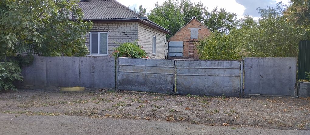 Будинок  знаходиться в Піщаному Броді