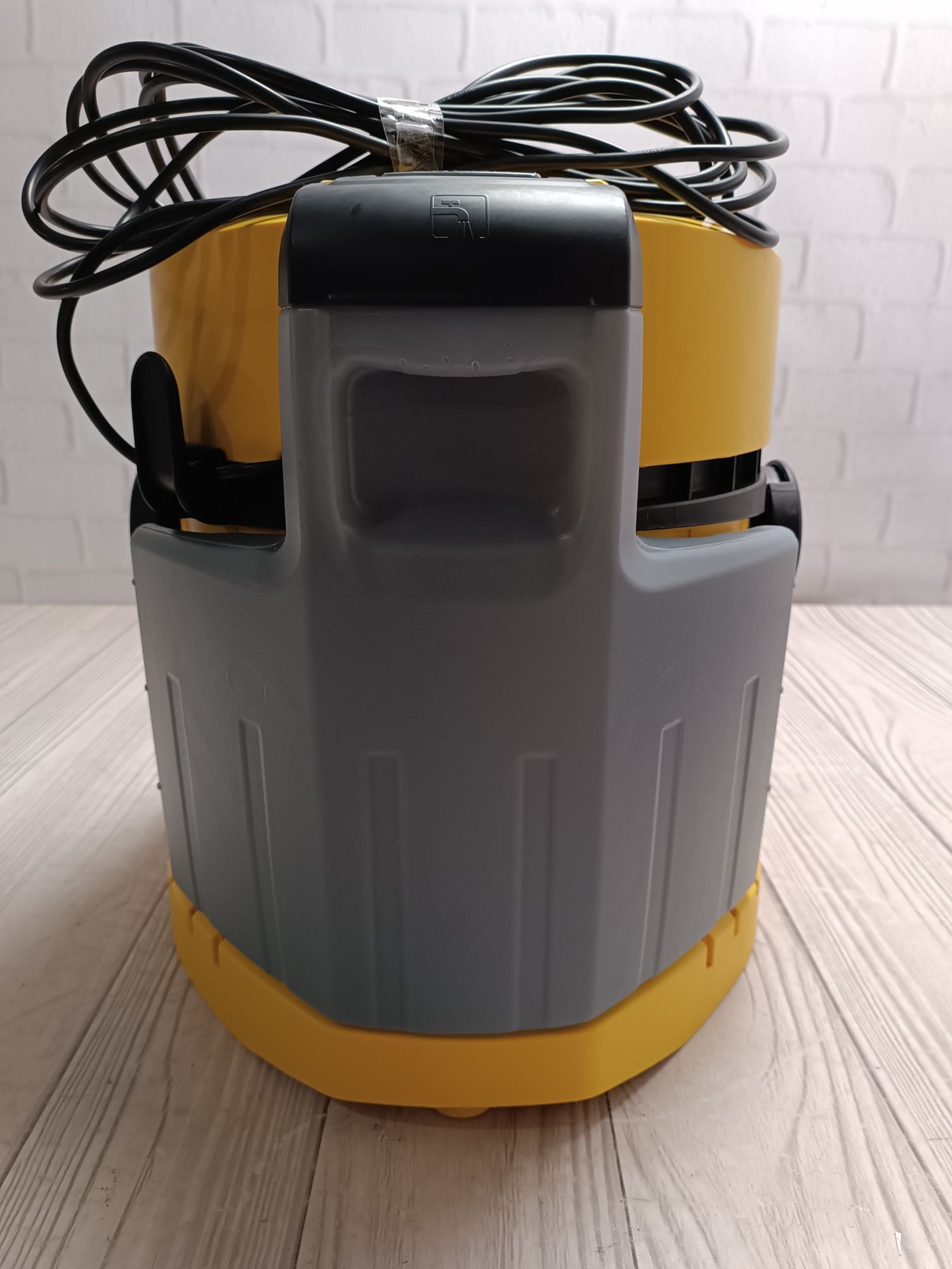 Karcher SE 4001 (1.081-130.0) миючий пилосос 1400 Вт