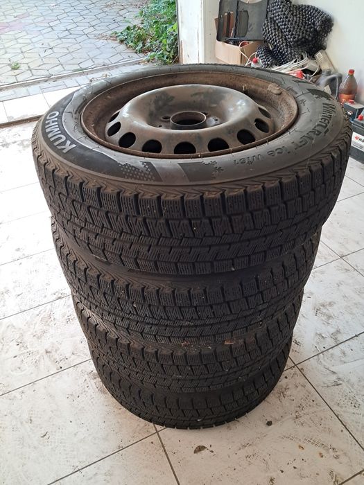 Продам зимнюю резину Kumho WinterCraft Ice WS51 185/65 R15