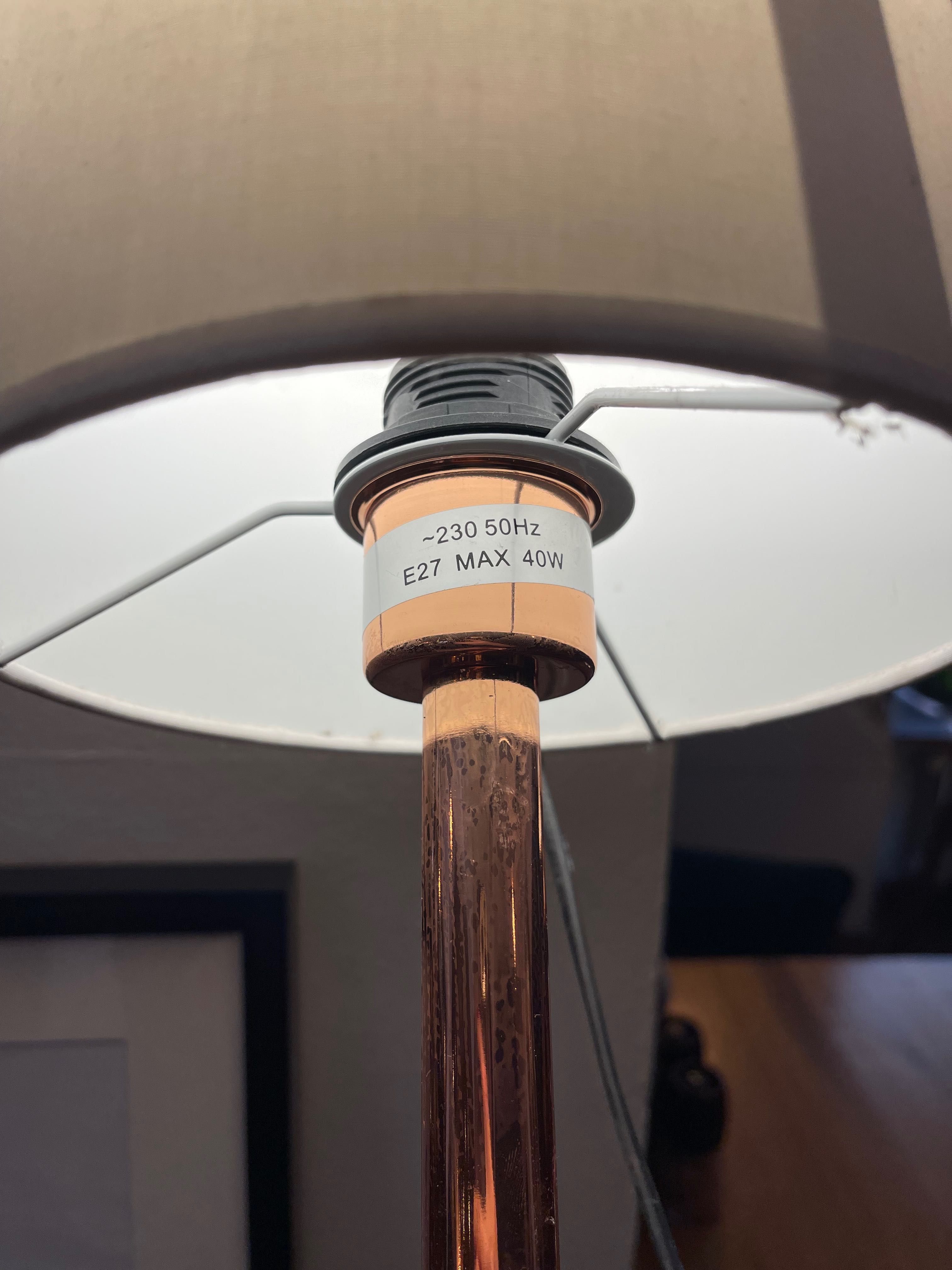 Lampa stołowa czarno-miedzane wykończenie