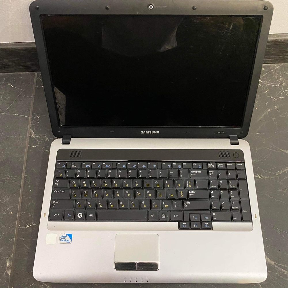 laptop samsung rv510 3 GB RAM procesor T4500 2.30 GHz 320 GB HDD