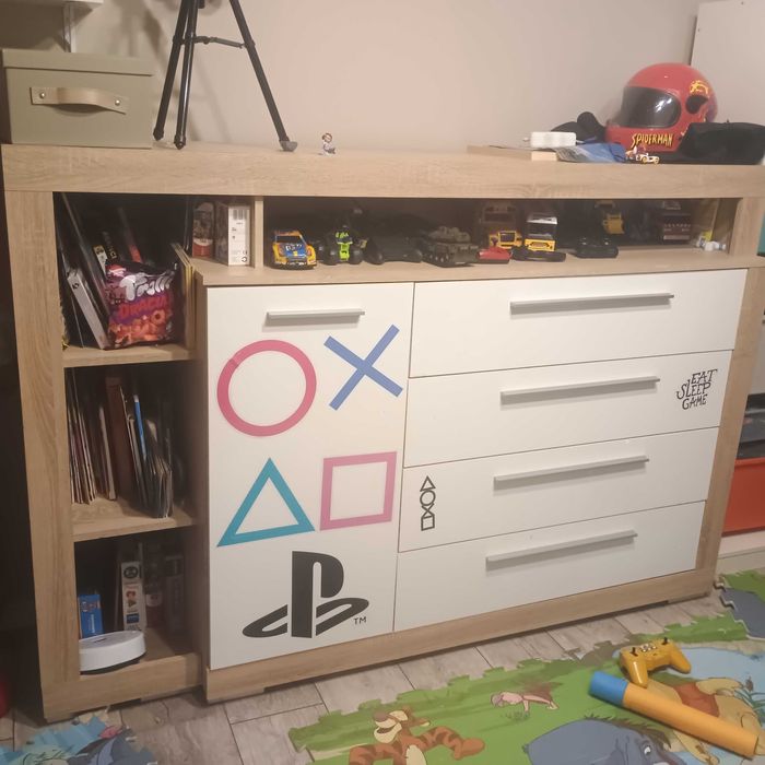 Komoda biała z półkami