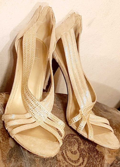 Szpilki Marinelli, 7,5