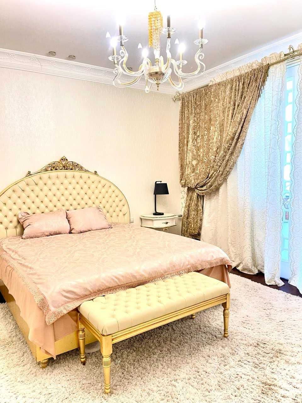 Продаж 5-кімн. квартири 178,9 м², по вул. Круглоуніверситетська, 3-5