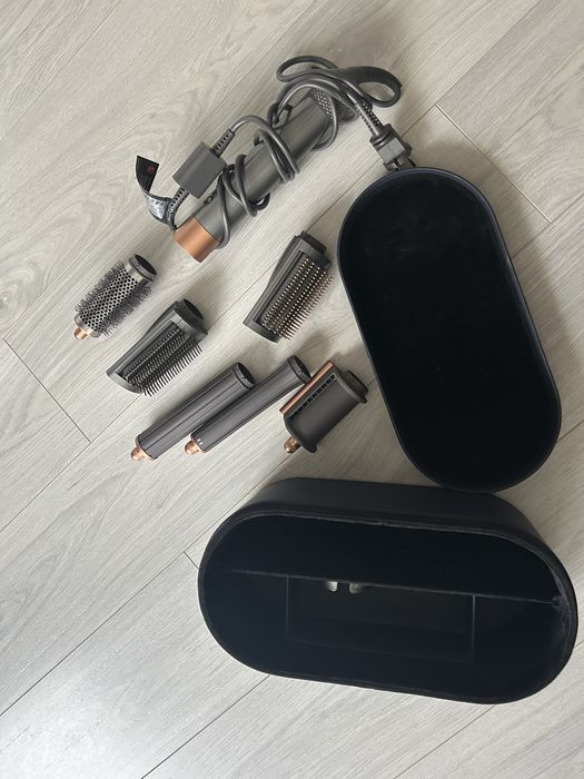 Стайлер дайсон у комплекті