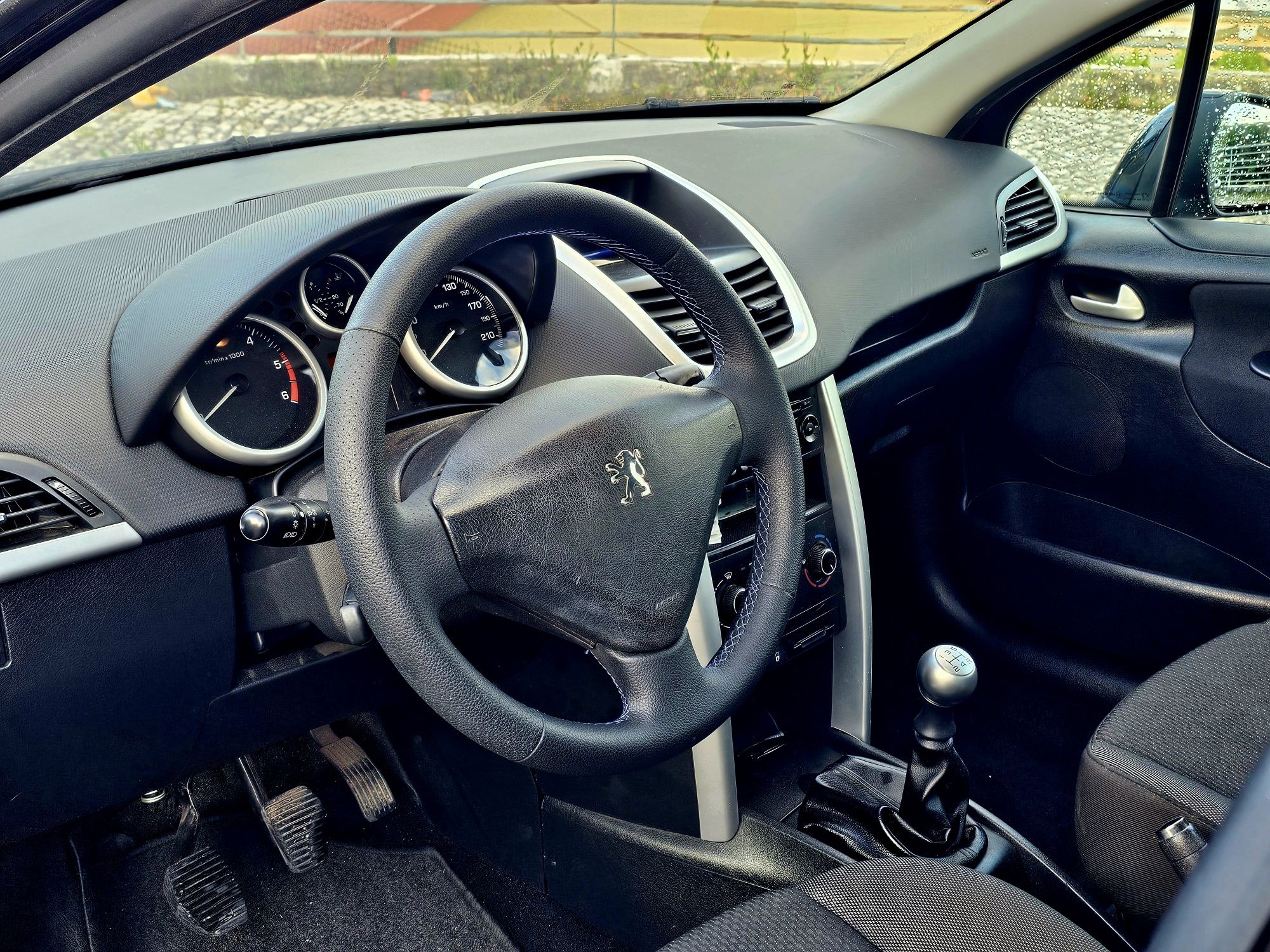 Peugeot 207 1.6 hdi 2012