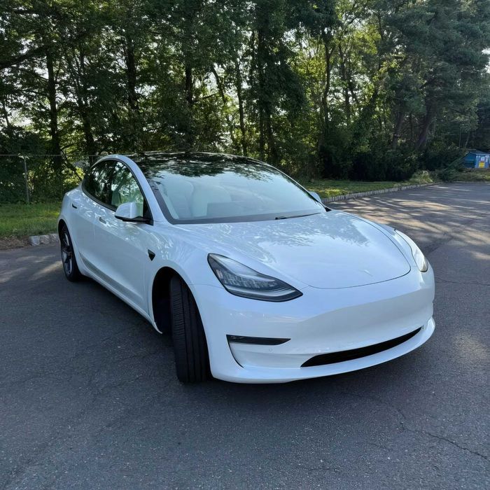 Tesla Model 3      2021