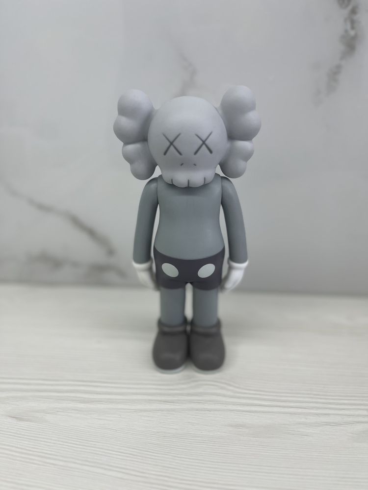 Статуетка ,іграшка KAWS