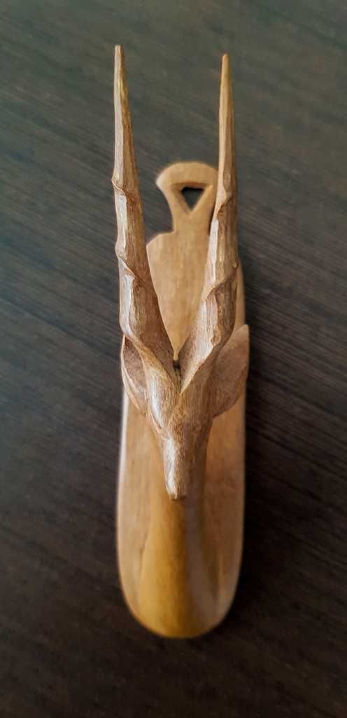 Cabeça de antílope em madeira (origem: Rodésia do Sul)