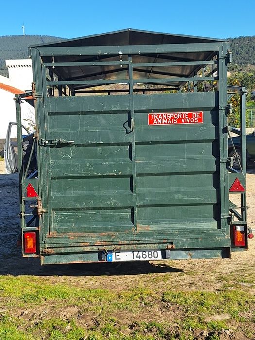 Reboque de animais vivos