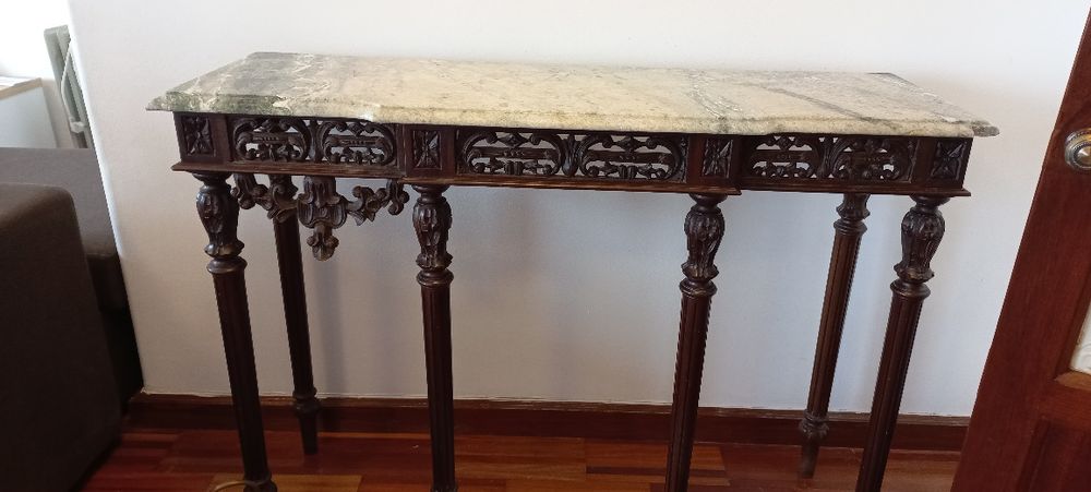 Mesa com pedra de marmore