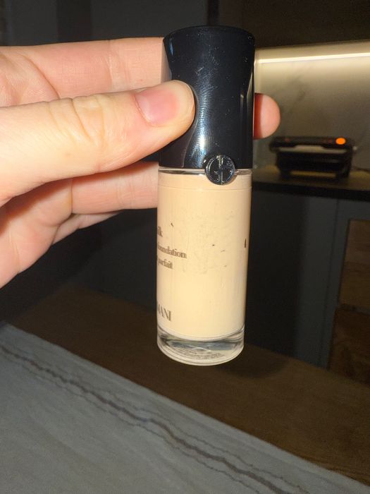 Тональна основа Armani luminous silk