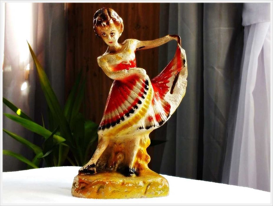 Stara figurka Tancerka 25cm z gipsu zbrojona lat 50-tych PRL
