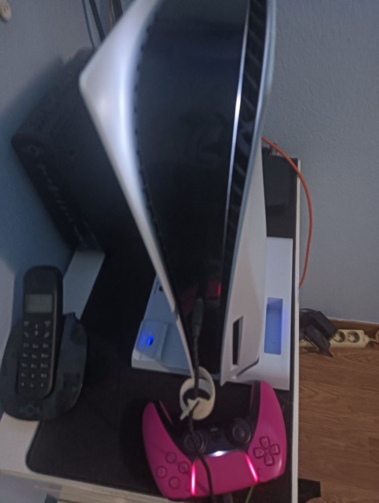 Vendo PS5 com comando pink