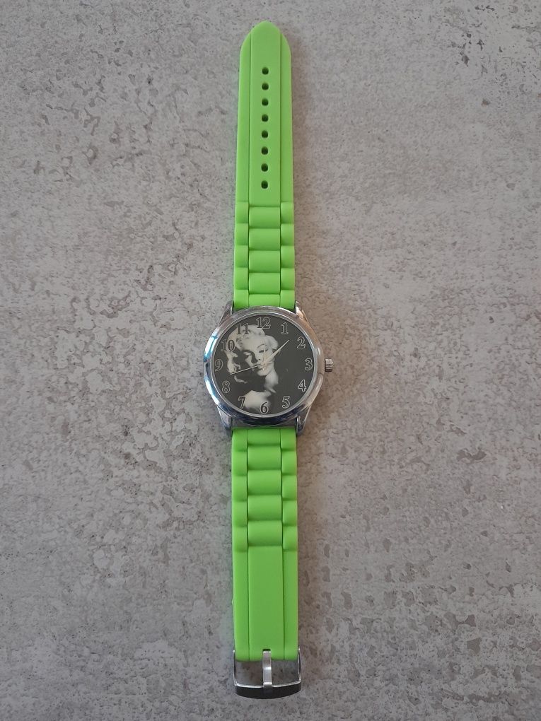 Duzy zegarek na rękę Menri Moonroe z silikonowym paskiem
