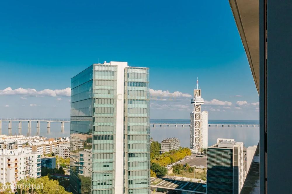 Escritório transformado em T2 com Vista para o Rio no Parque das Naçõe