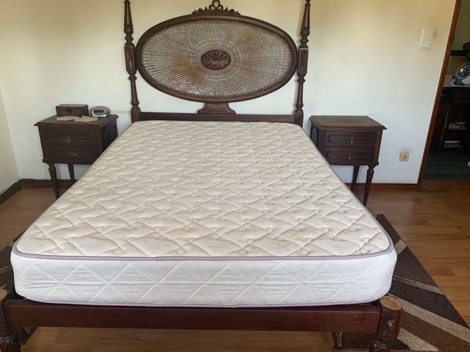 Mobília de quarto em madeira