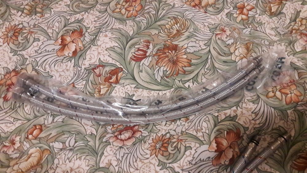 Гибкий шланг подводка для воды