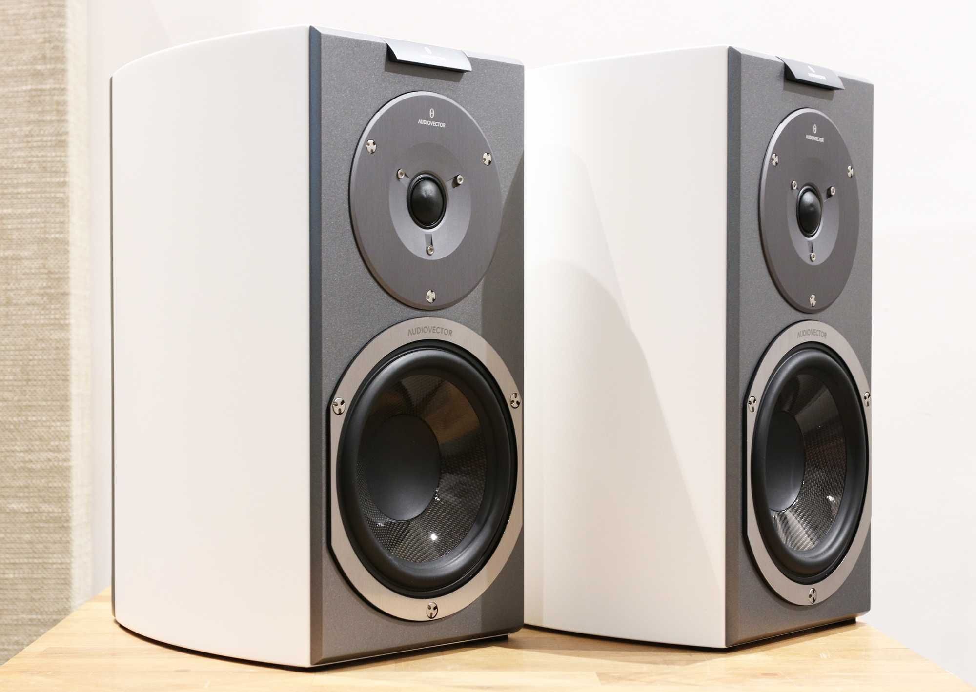 Audiovector R 1 Signature (satin white)