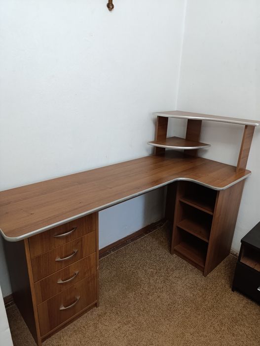 Продам письмовий стіл у відмінному стані