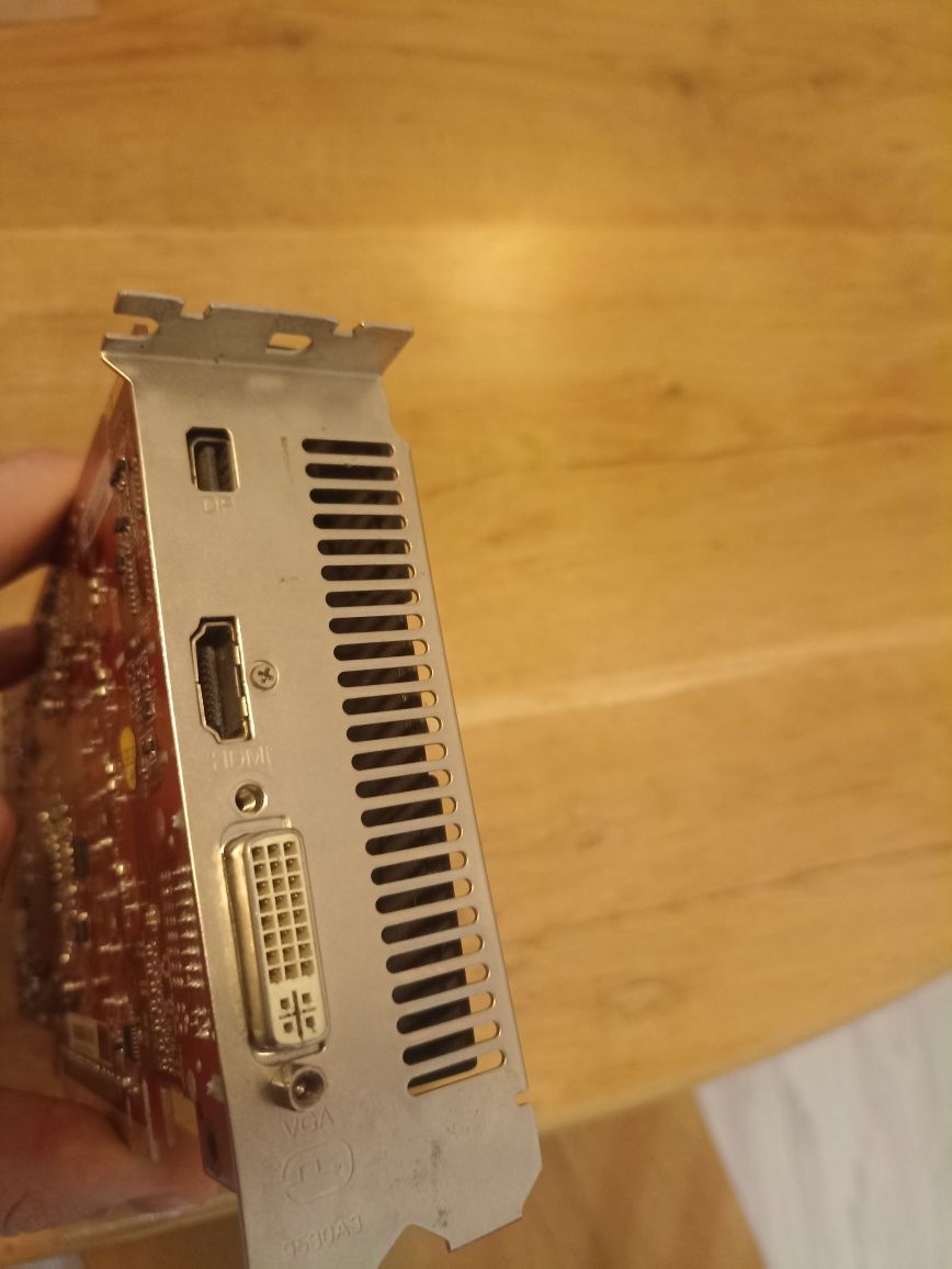 Відеокарта Radeon HD6790(1gb)