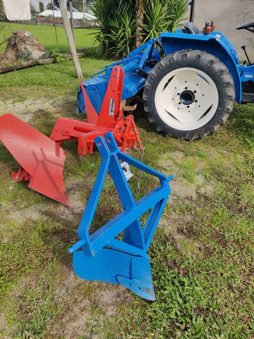 Trator e alfaias (matriculado)