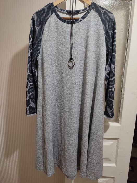 Продам жіночу сукню