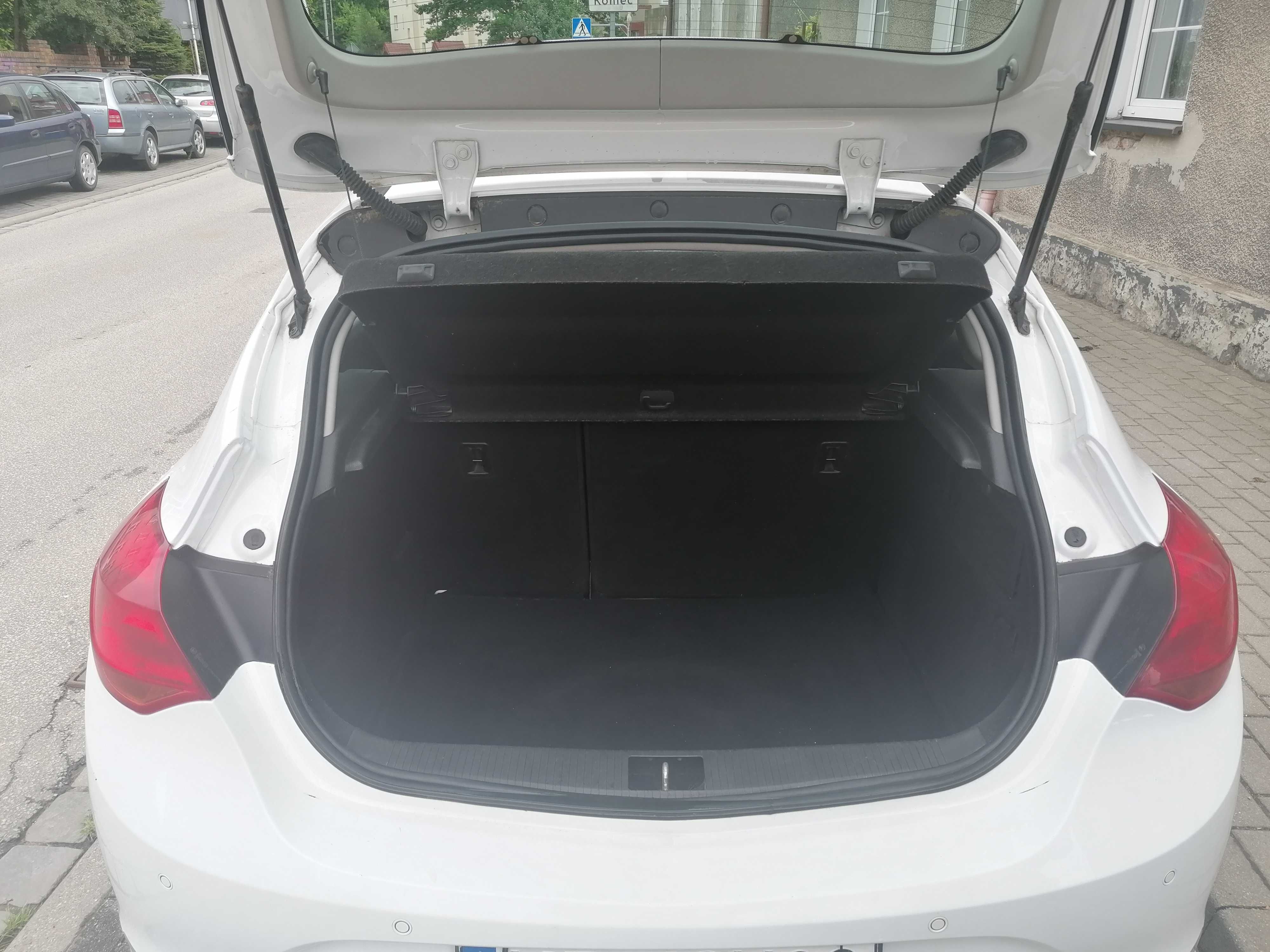 Opel Astra Krajowa z Salonu 2015