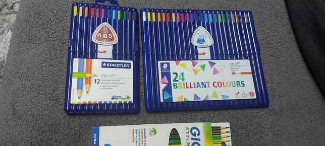 Caixas de lápis de cor staedtler novos