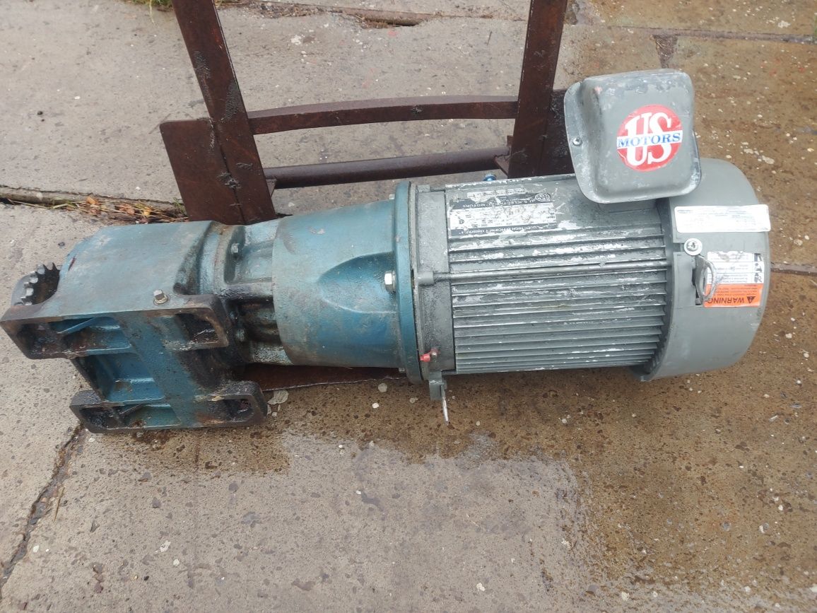 Sprzedam motoreduktor 56 obr 3.5kw