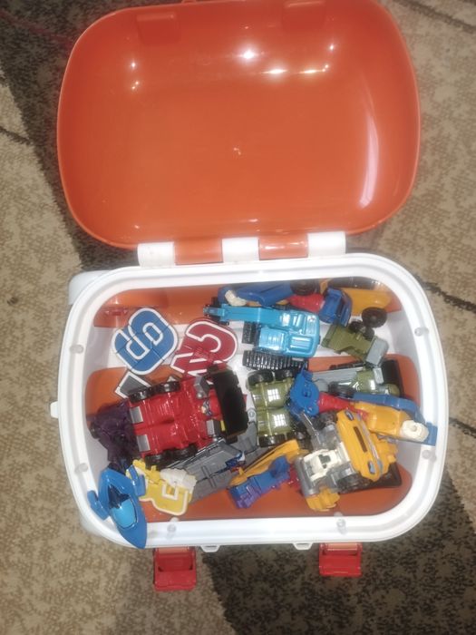 Продам дитячий чемодан з трансформерами