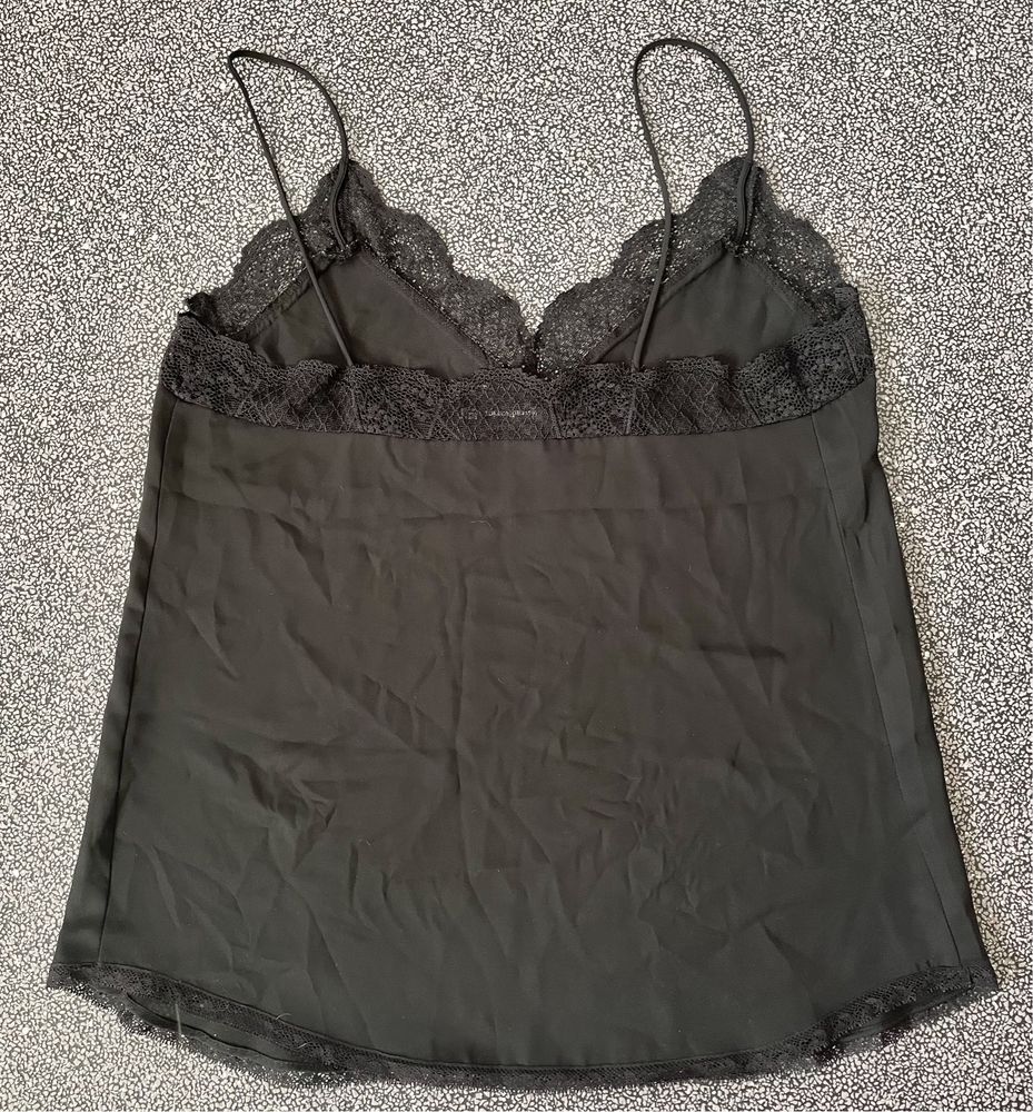 Top preto com renda (Stradivarius, tamanho XS)