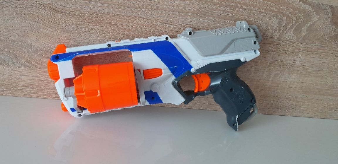 NERF Strongarm pistolet na strzałki