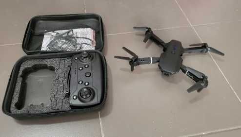 Nowy dron E88 Pro z kamerą Wi-Fi + etui