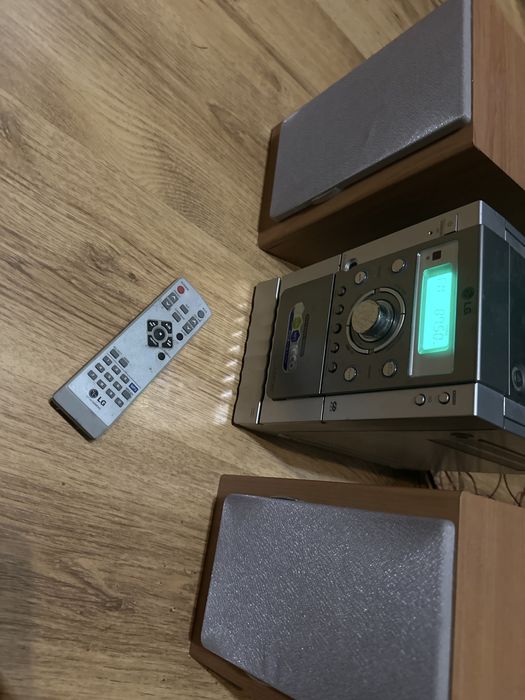 Mini wieża LG z pilotem