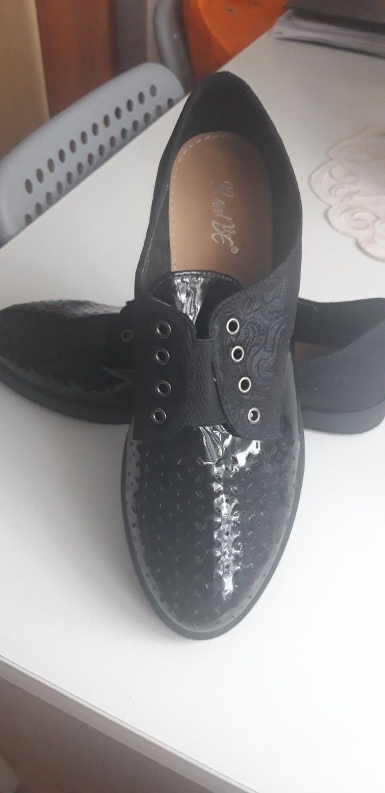 Buty czarne rozmiar 40