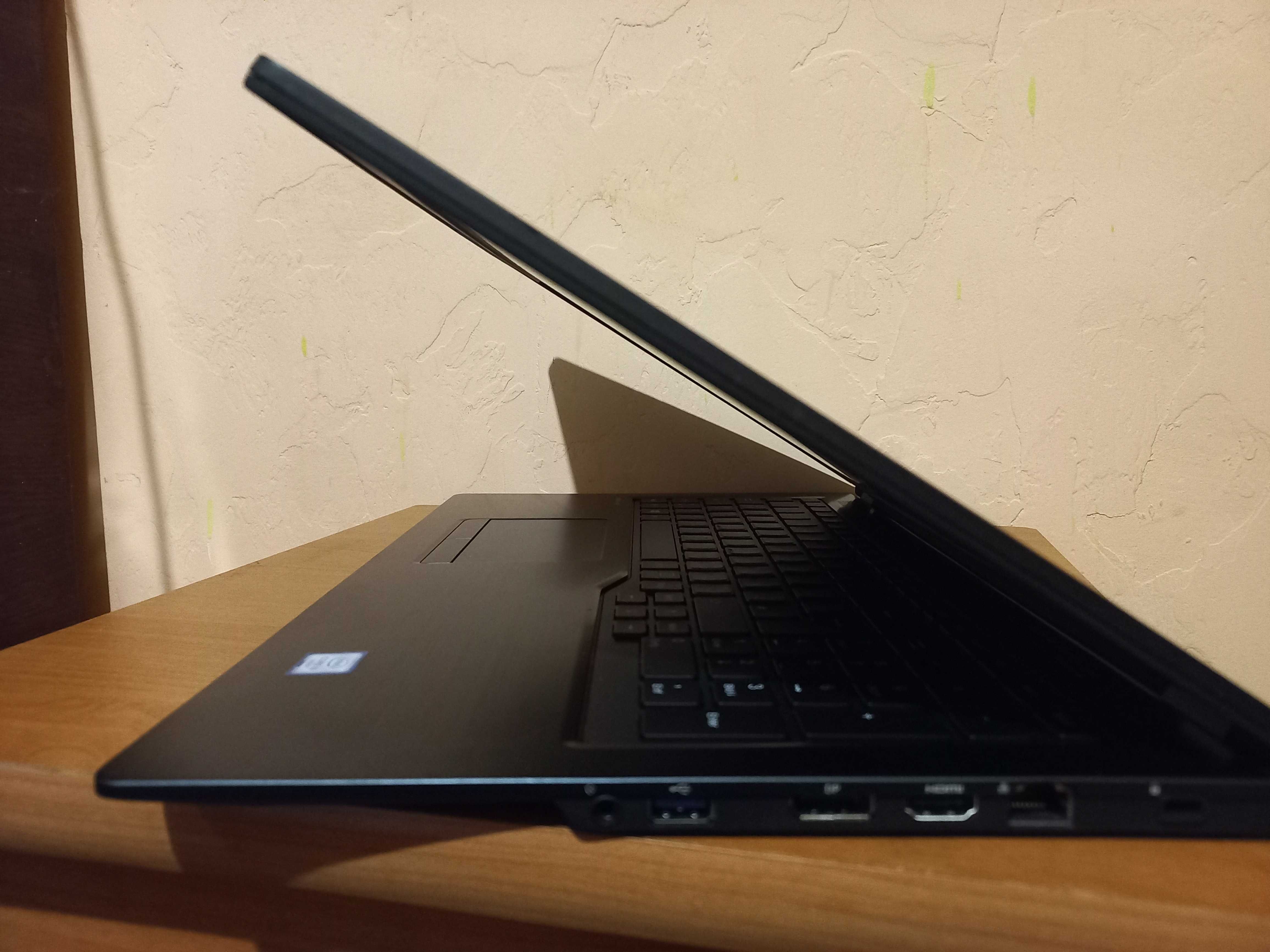 Ноутбук Fujitsu U757 /15.6/Intel i5/8 GB/256 SSD/Intel HD Graphics 520