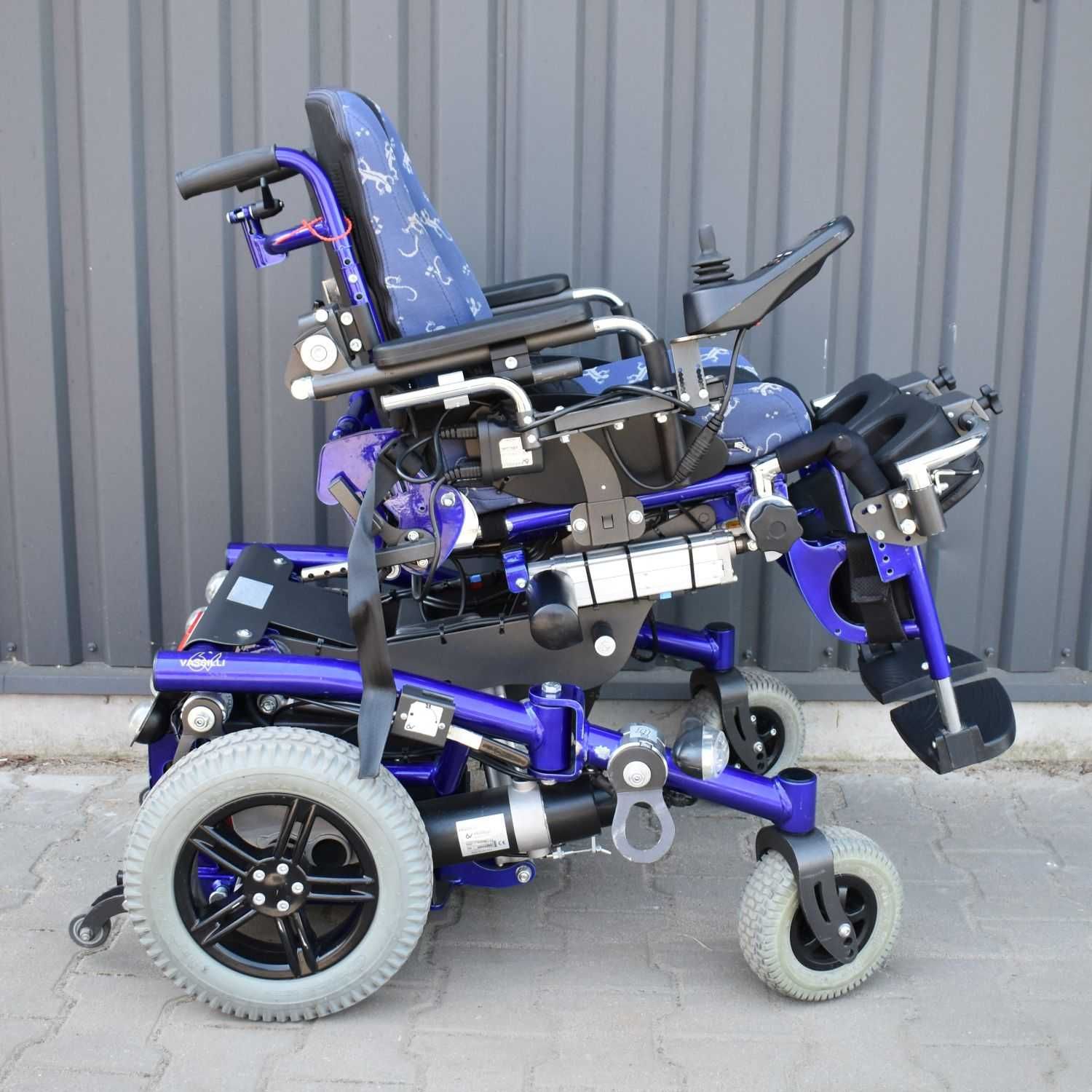 Wózek inwalidzki elektryczny Vassilli z pionizacją