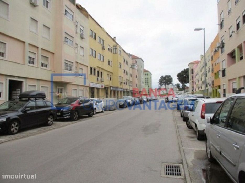 Apartamento T3 com terraço na Quinta do conde