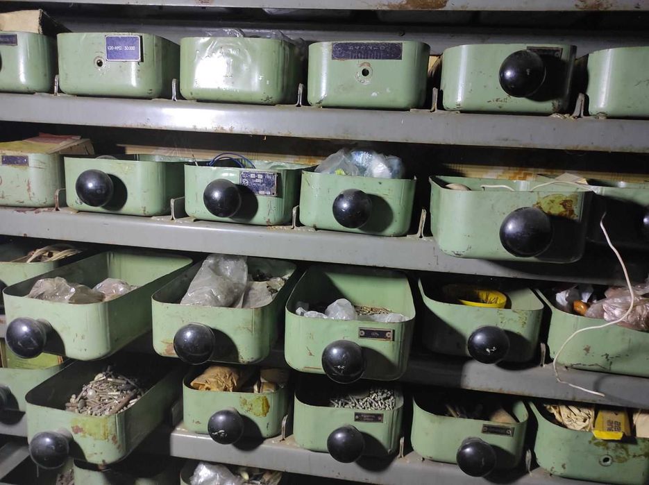 Стеллаж металлический для крепежа