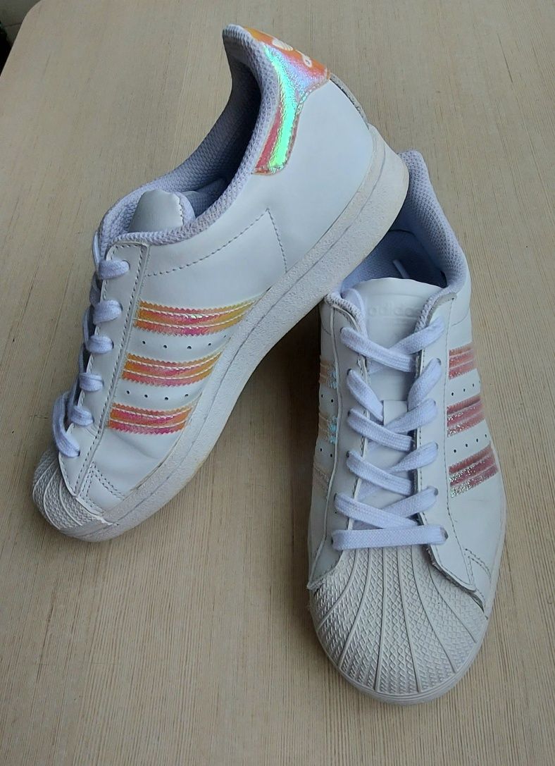 Білі кросівки Adidas 24см