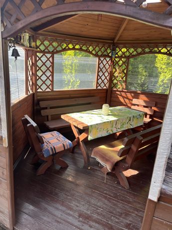 Altana domek drewniany ławy stolik ogrodowy komplet wypoczynkowy