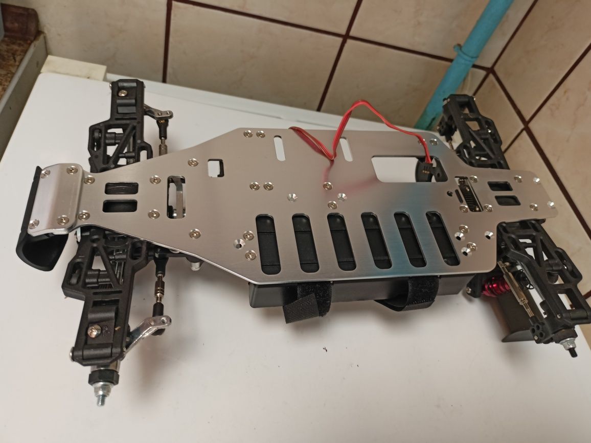 Podwozie  modelu RC  reely rhino 1:10