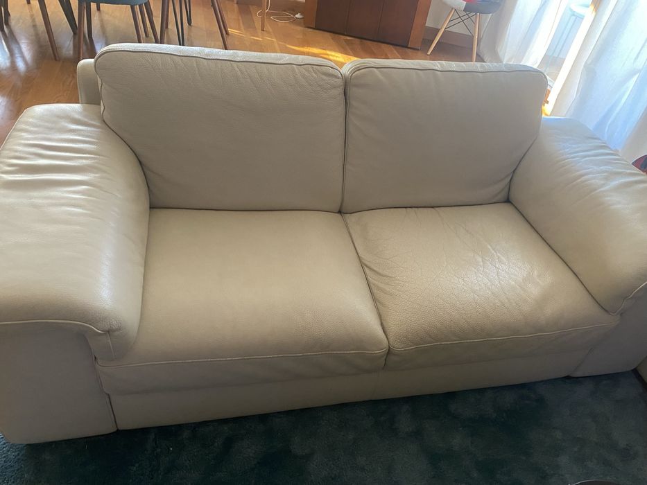 Conjunto sofas em pele
