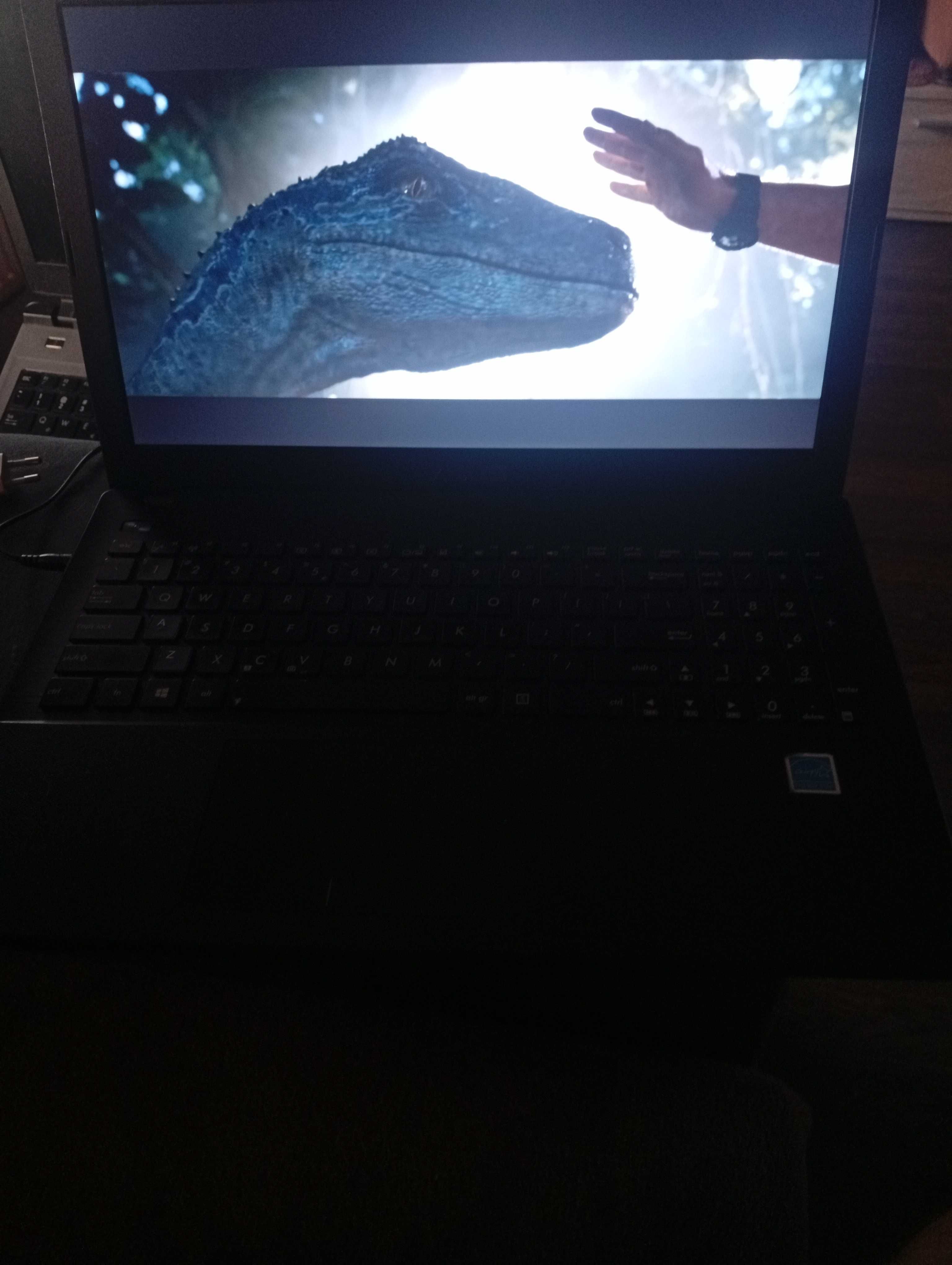 Laptop Asus z procesorem intel