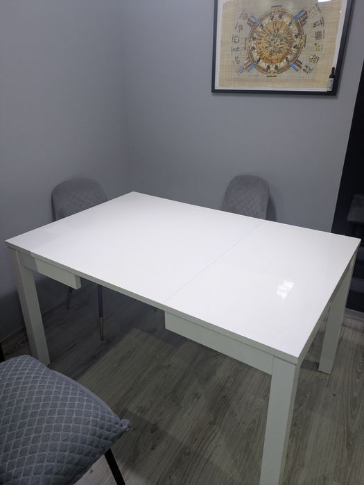 Biały stół 90x90 rozkładany w dobrym stanie