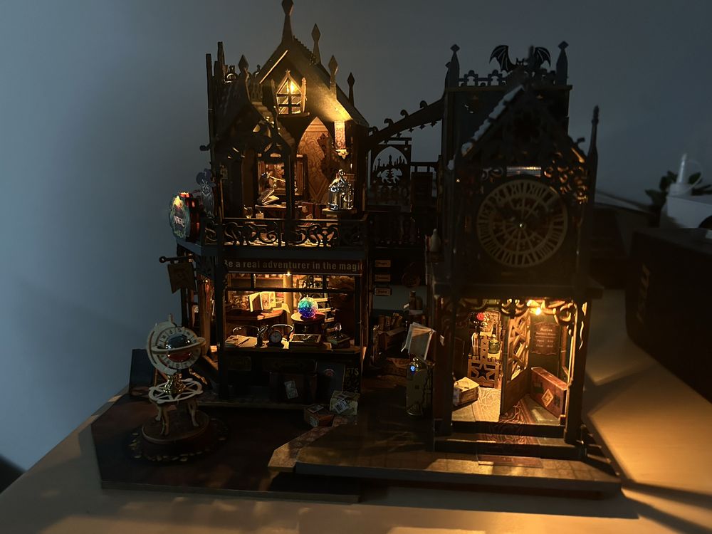 Miniatura Loja Mágica com Iluminação - Feita à mão