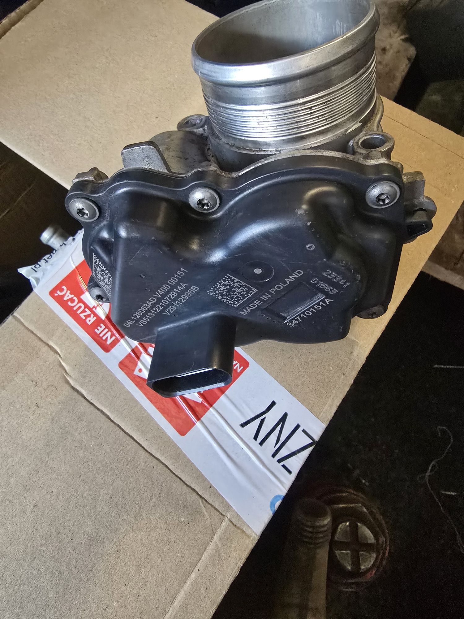 Przepustnica powietrza MAN TGE VW CRAFTER 2.0 TDI 04L128063AD