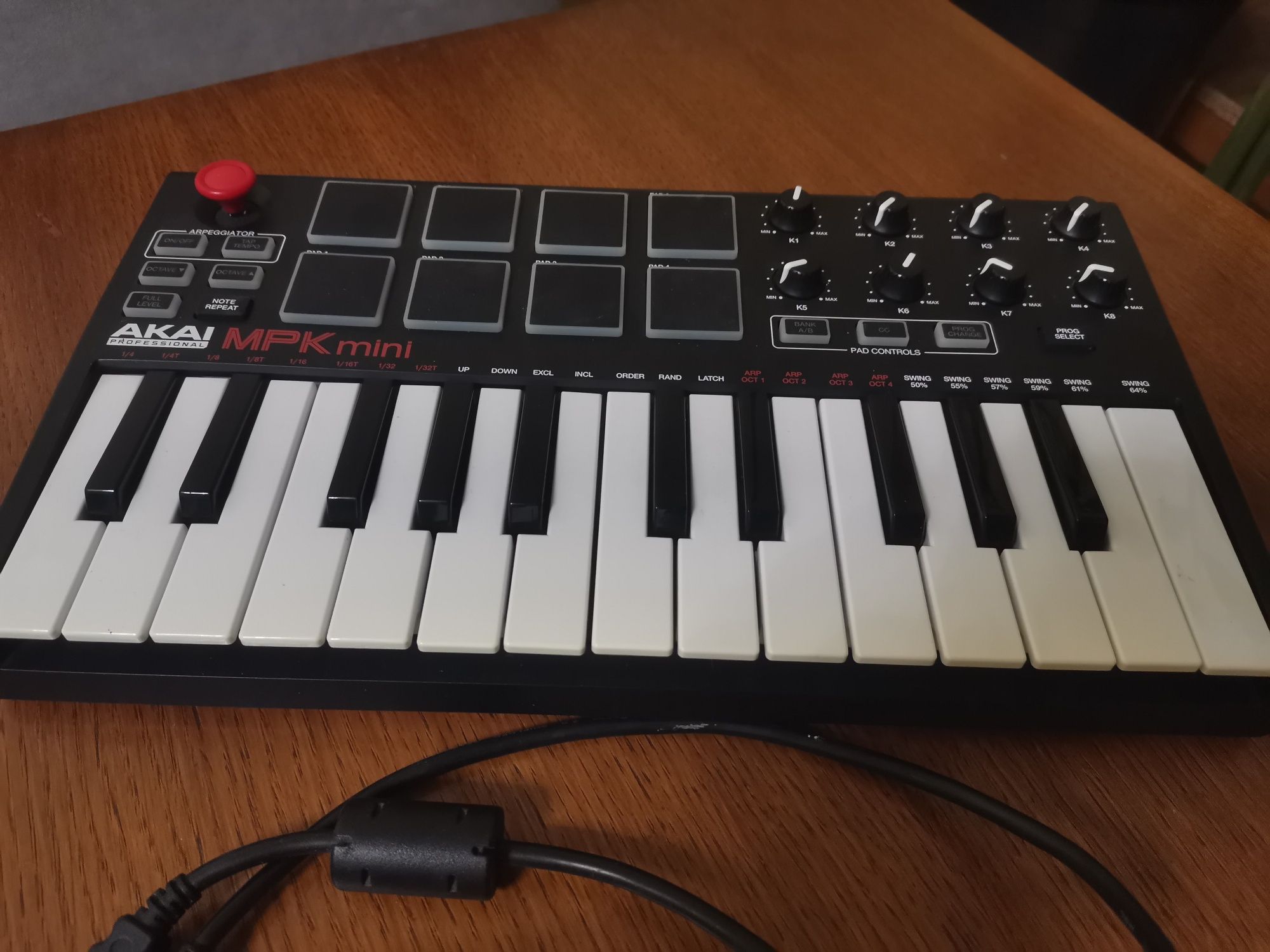 Midi-клавіатура Akai Mpk mini