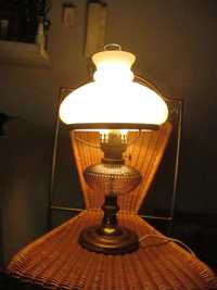 lampa elektryczna ala naftowa złota SP Elektrometal Wieliczka z 1973r
